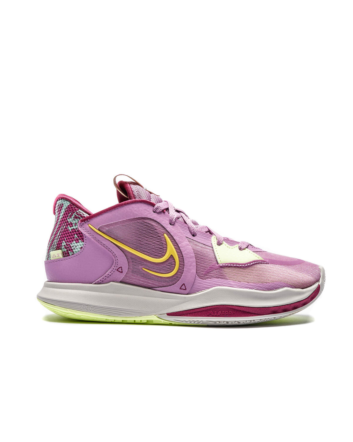 Kyrie low id women's sale basketball shoe